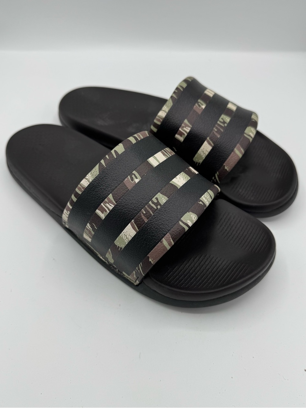 adidas Adilette Comfort 2.0 Slides men’s size 8 camo workout gym casual school
